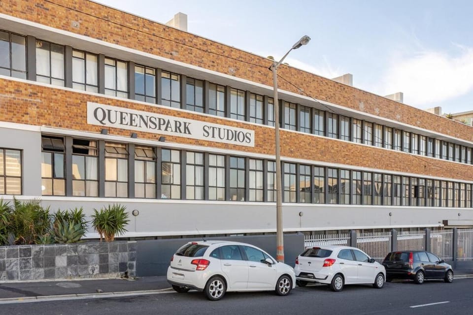 Style and Comfort near the V&A Apartment in Cape Town
