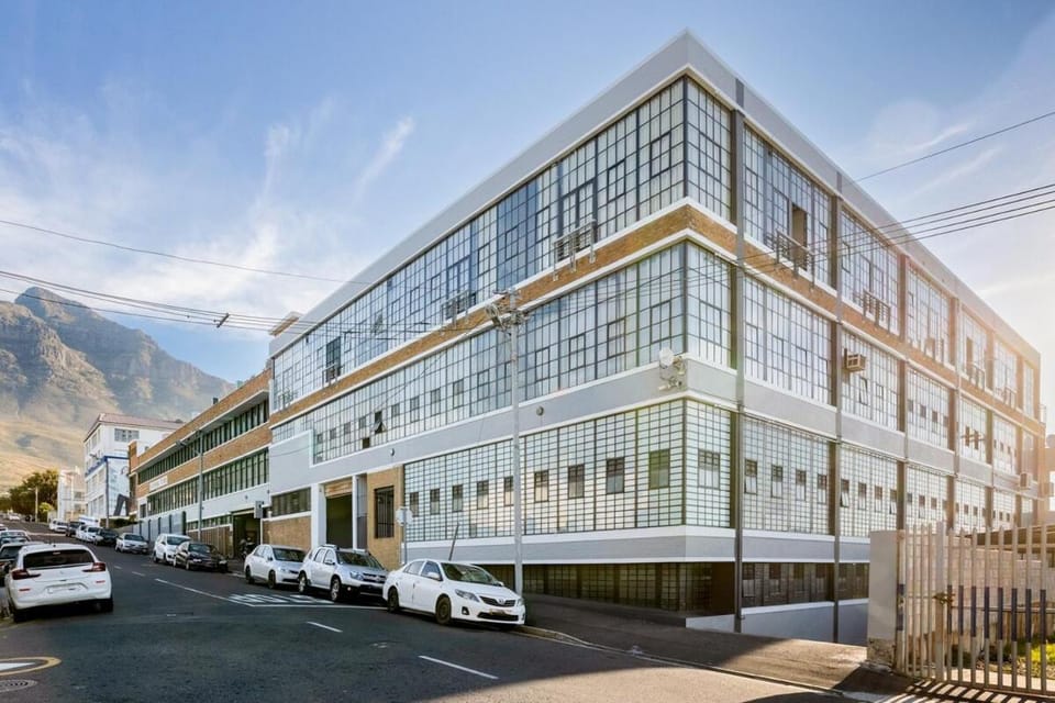 Style and Comfort near the V&A Apartment in Cape Town