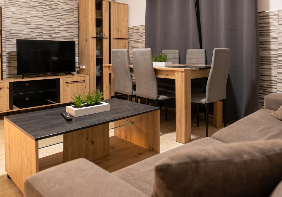 TV and multimedia, Living room, Dining area