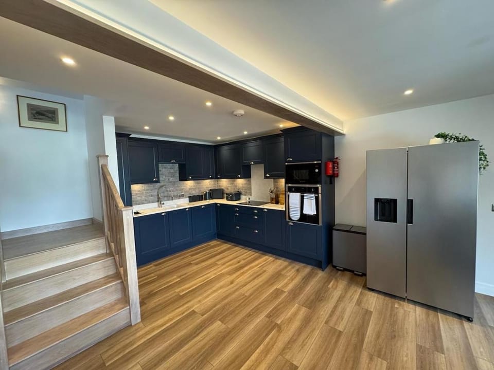 Coffee/tea facilities, Kitchen or kitchenette, oven, stove, toaster