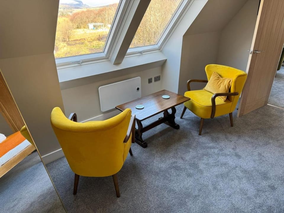 Living room, Seating area, internet