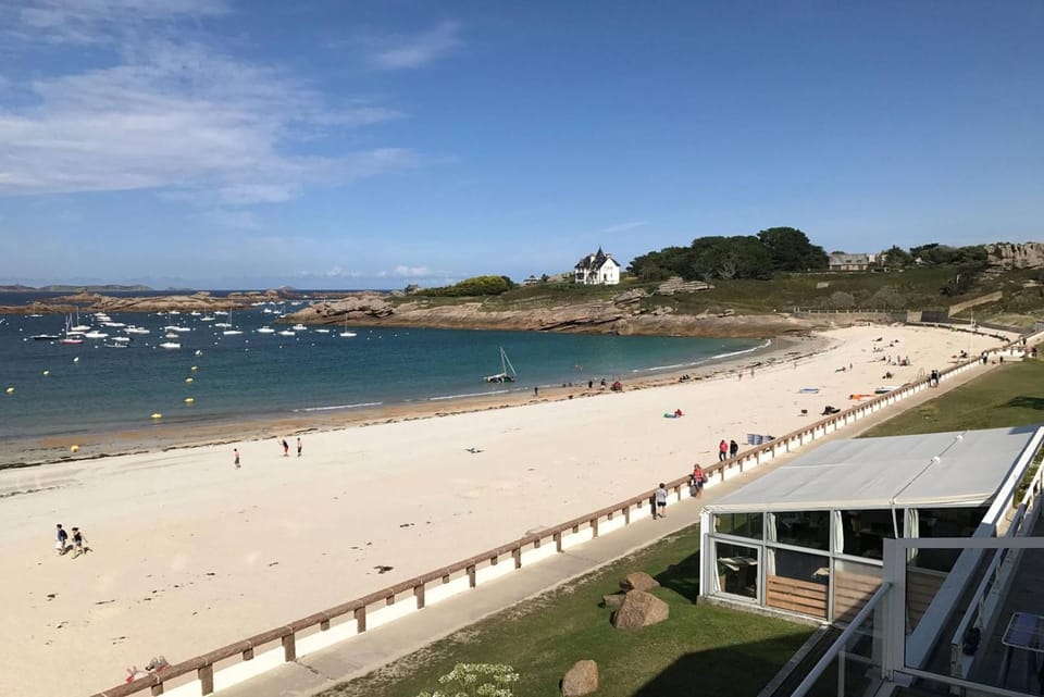 Grande maison de famille à 200m de la mer presqu'Ile Renote TREGASTEL - Réf 74 Villa in Trégastel