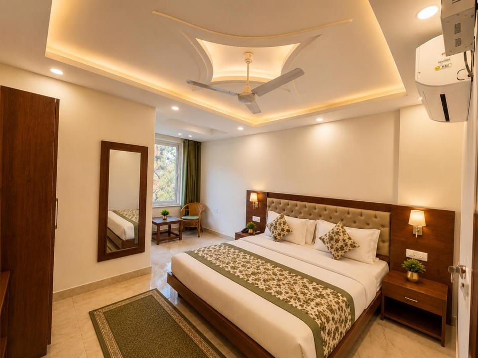 Bed, TV and multimedia, air conditioner