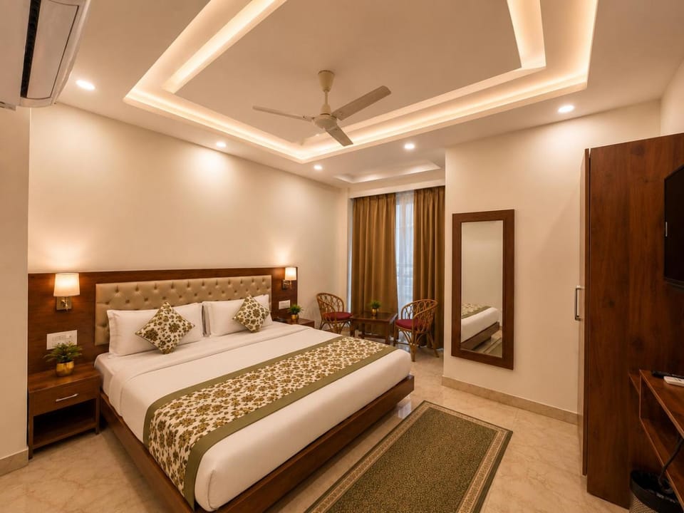 Bed, TV and multimedia, air conditioner
