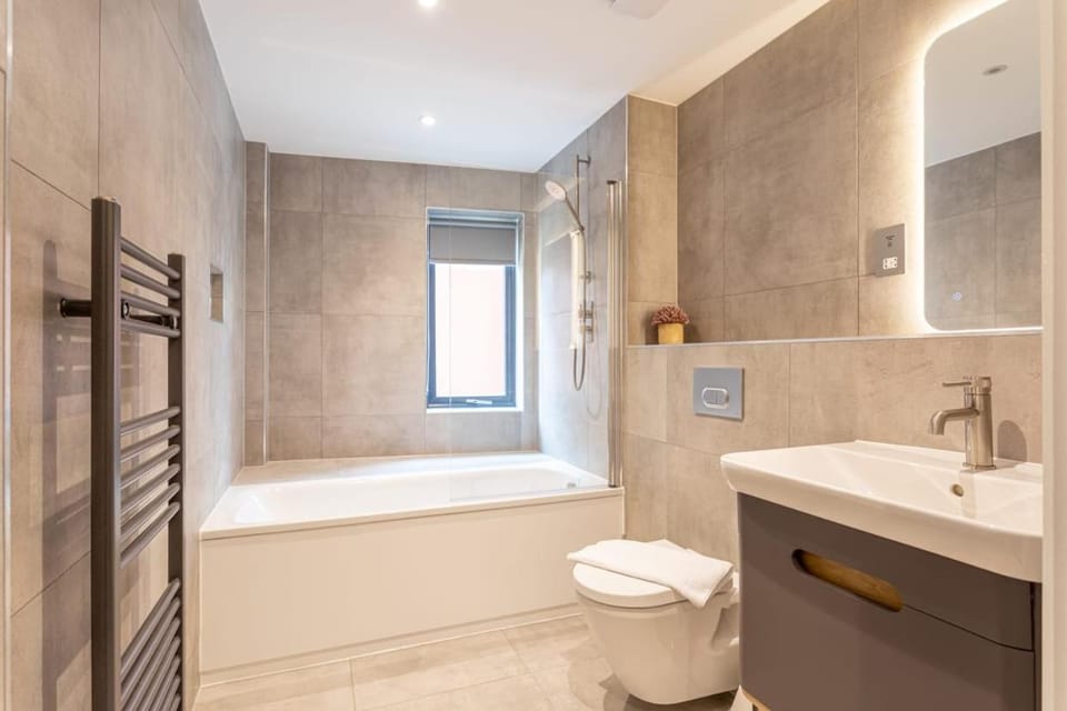 Bright and Spacious 2 Bedroom Apartment in York Apartment in York