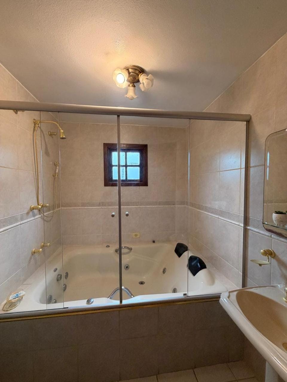 Hot Tub, Bathroom