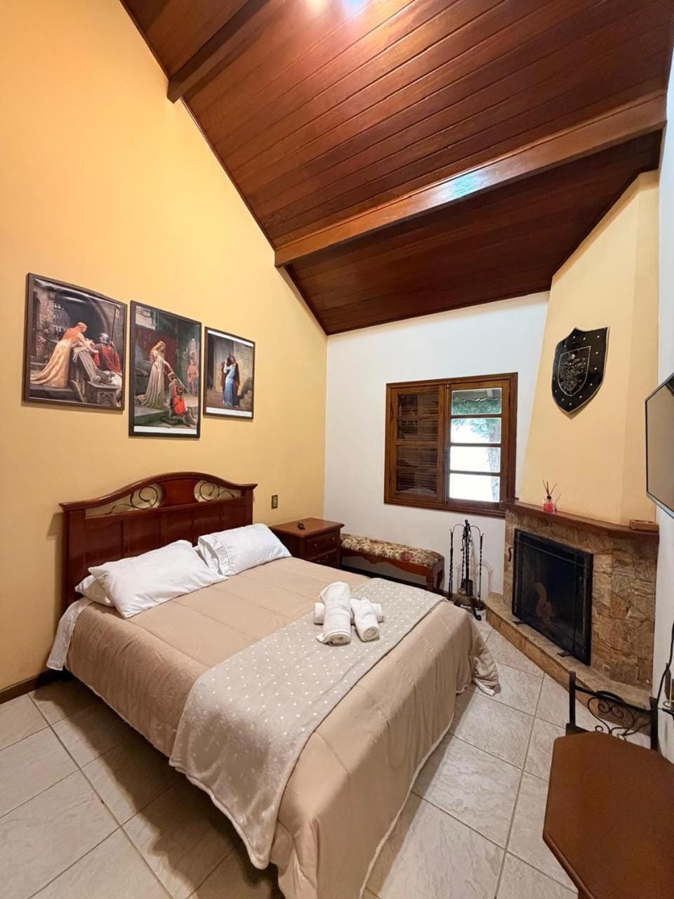 Photo of the whole room, Bedroom, fireplace