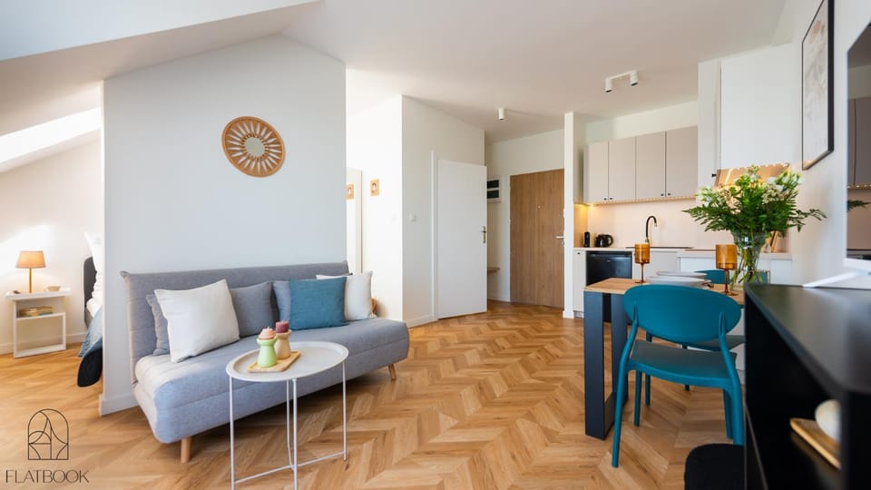 Bed, Kitchen or kitchenette, Living room, Photo of the whole room, Seating area, Dining area