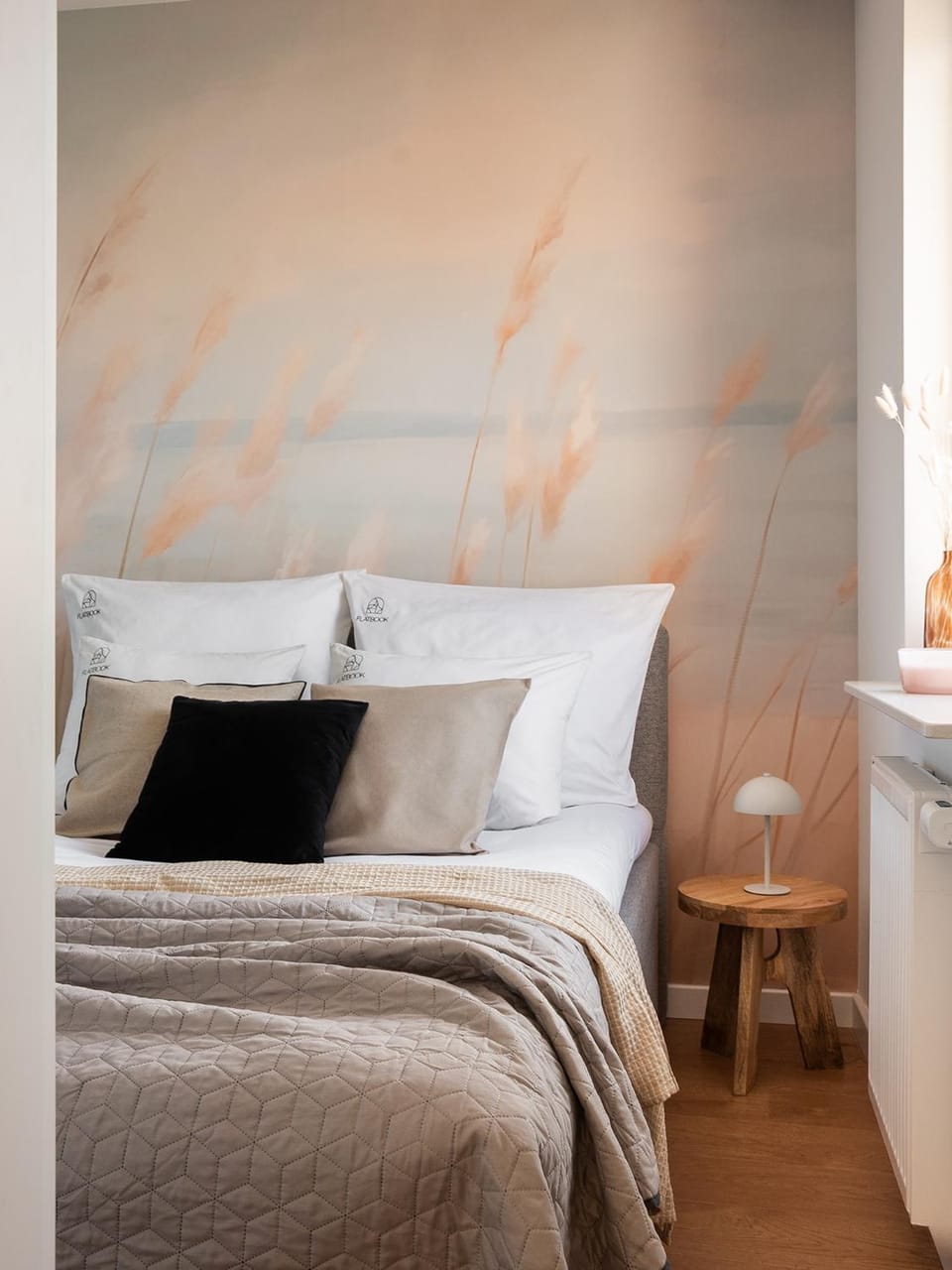 Bed, Photo of the whole room, Bedroom, heating
