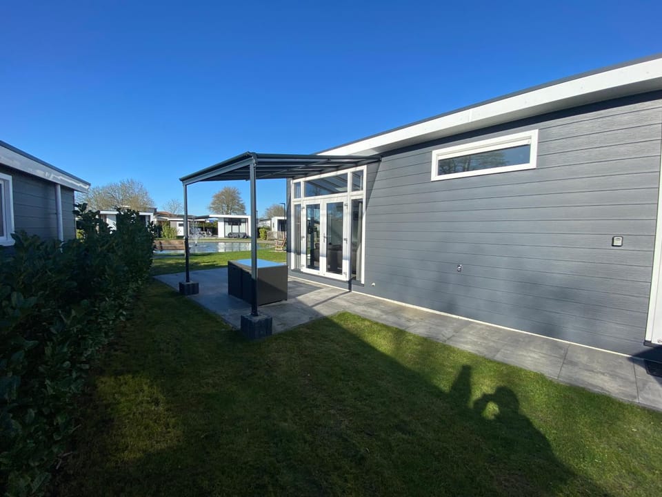 Property building, Patio, Spring, Day, Garden, Garden view