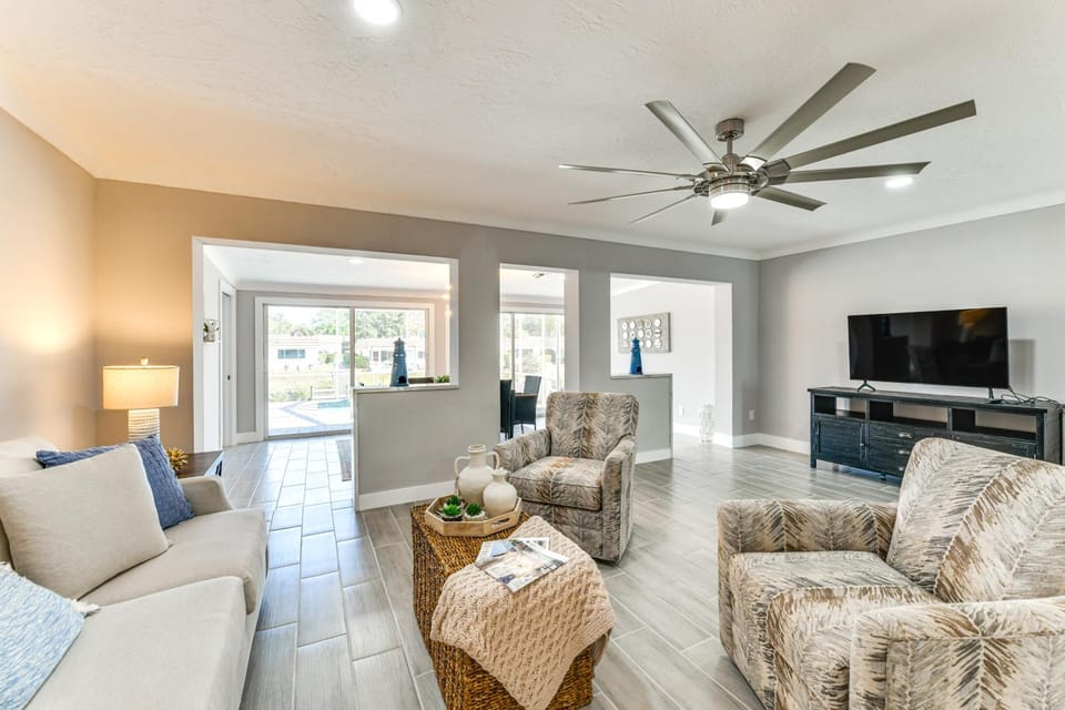 Sarasota Waterfront Escape: Private Pool & Views! House in Gulf Gate Estates
