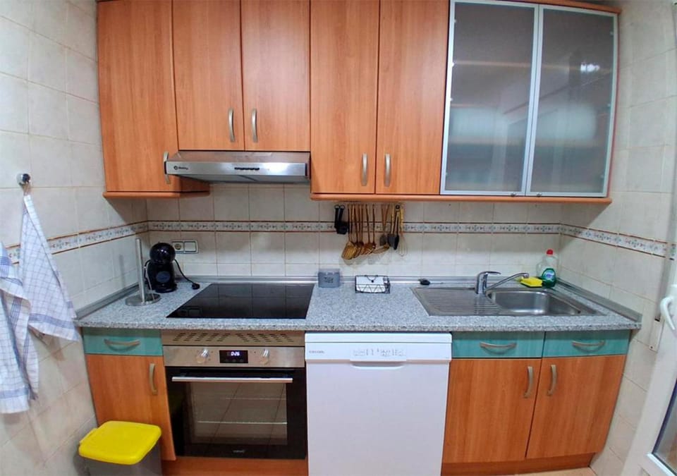 Kitchen or kitchenette, pet friendly, stove