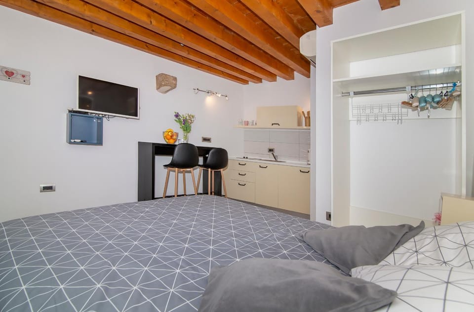 TV and multimedia, Kitchen or kitchenette, Bedroom