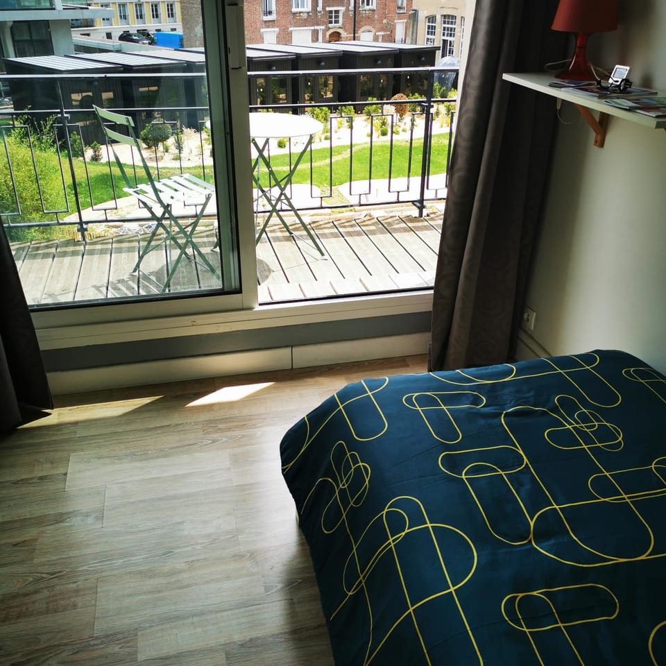 Chambre avec balcon Hostel in Le Havre