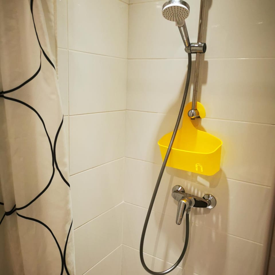 Chambre avec balcon Hostel in Le Havre