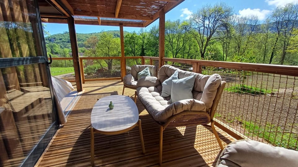 Lodge premium Pique poque Campground/ 
RV Resort in Occitanie