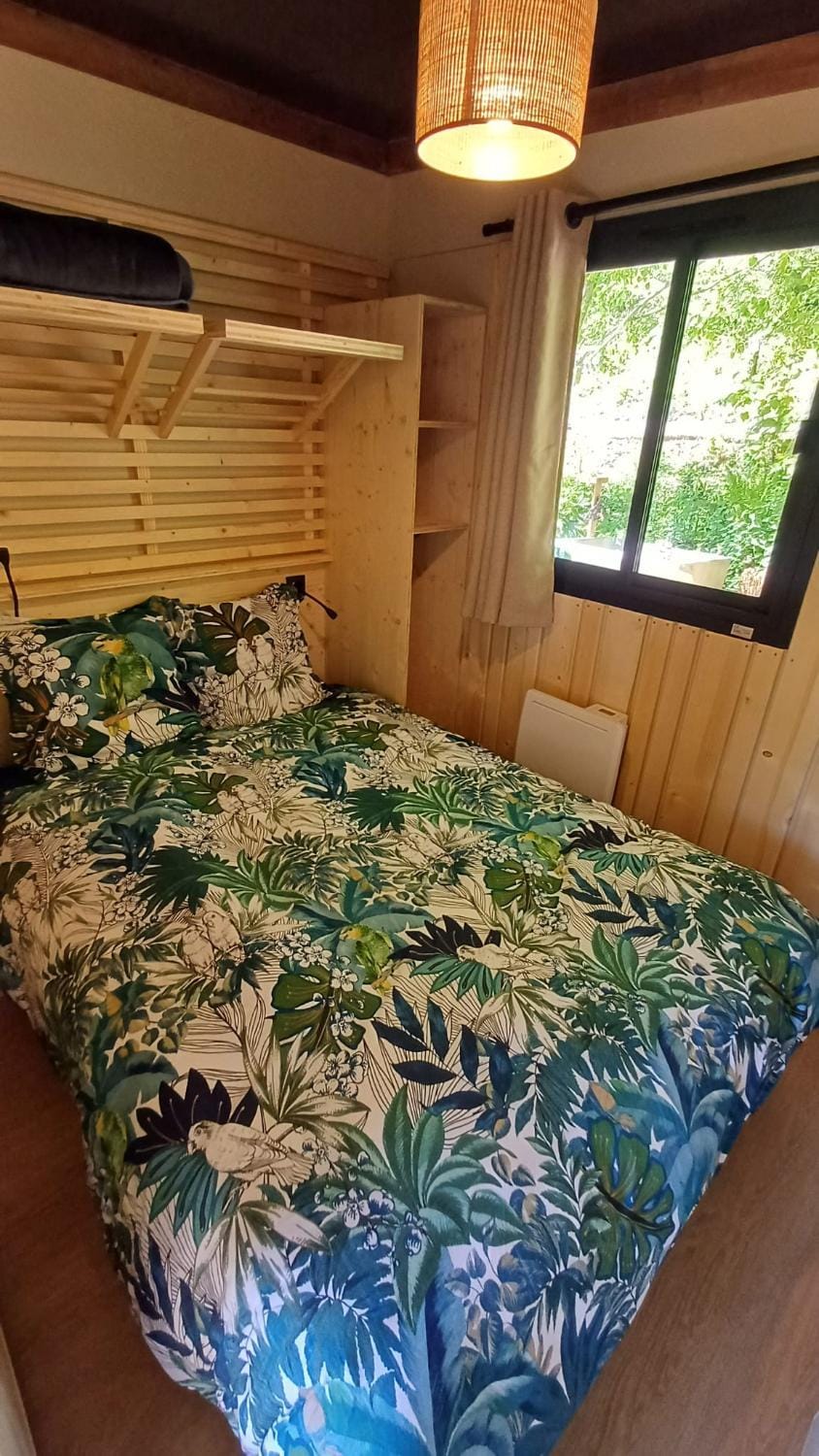 Lodge premium Pique poque Campground/ 
RV Resort in Occitanie