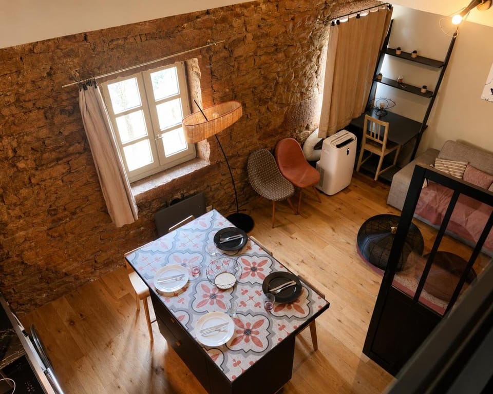 Duplex cosy en pierre Vue dégagée & calme à 10 min de Lyon Apartment in Caluire-et-Cuire