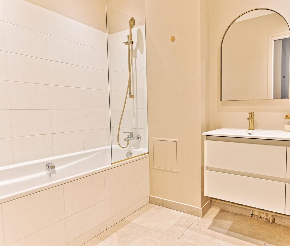 Bathroom, Bath