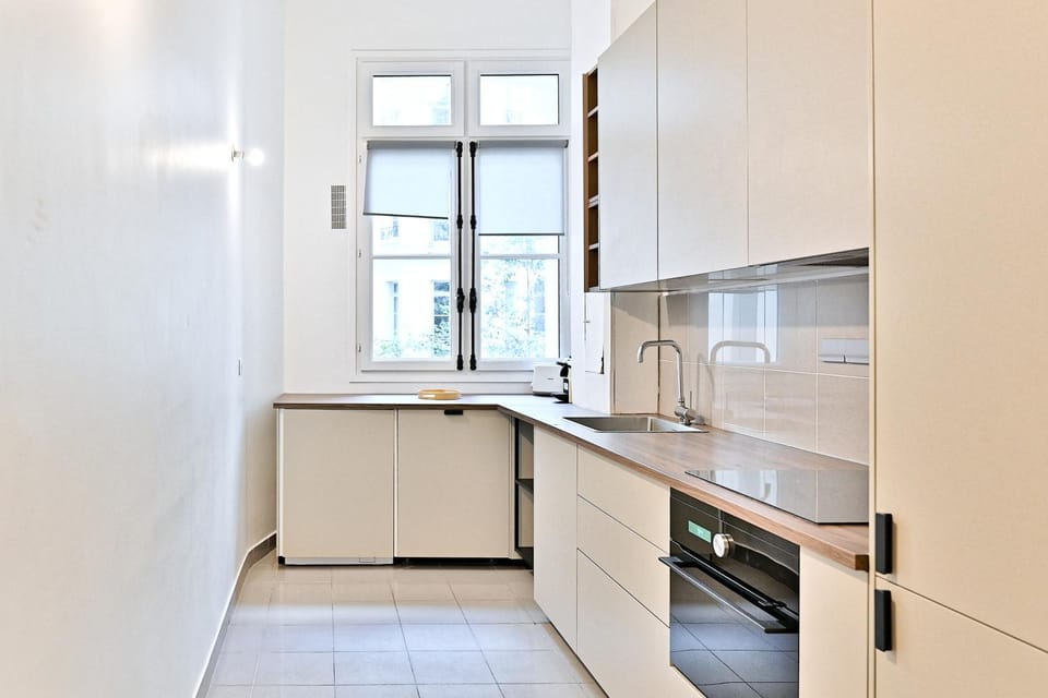 Kitchen or kitchenette, oven, stove