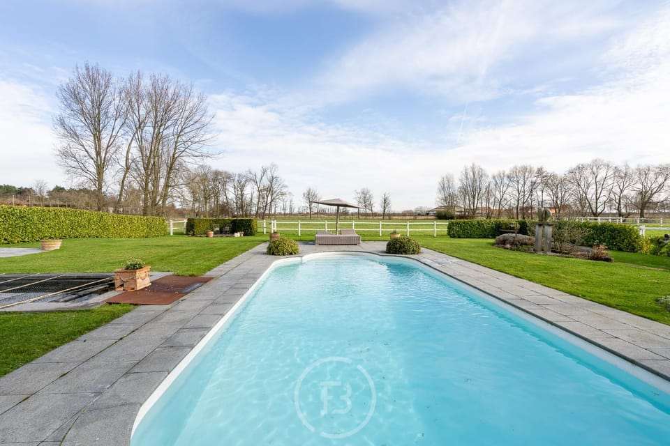 Spring, Day, Natural landscape, Garden, Garden view, Pool view, Swimming pool, Swimming pool, sunbed