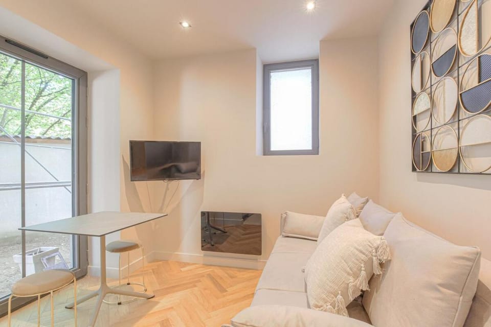 Studio contemporain avec terrasse ensoleillée Apartment in Lyon