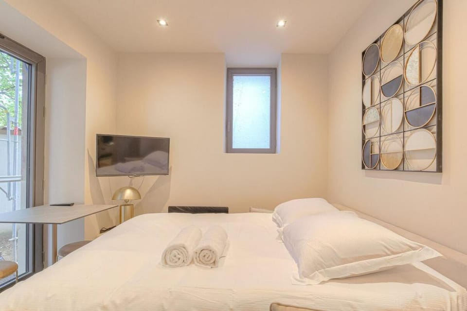 Studio contemporain avec terrasse ensoleillée Apartment in Lyon