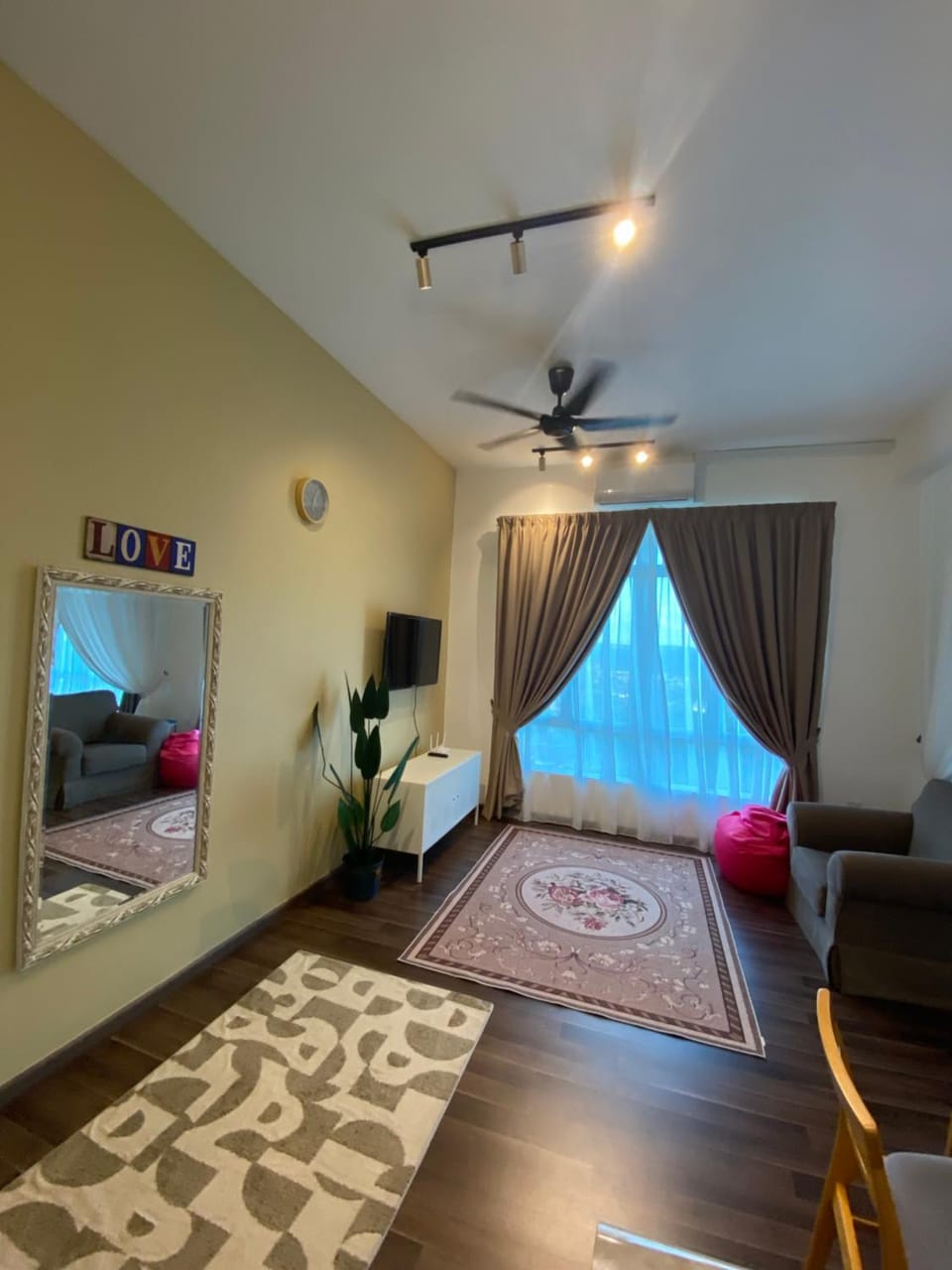 TV and multimedia, Living room, Seating area