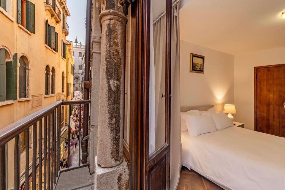 Bed, View (from property/room), Photo of the whole room, Bedroom