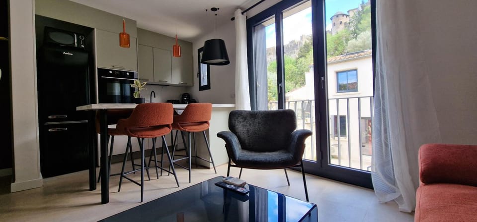 Kitchen or kitchenette, Living room, Dining area, Landmark view, oven, stove