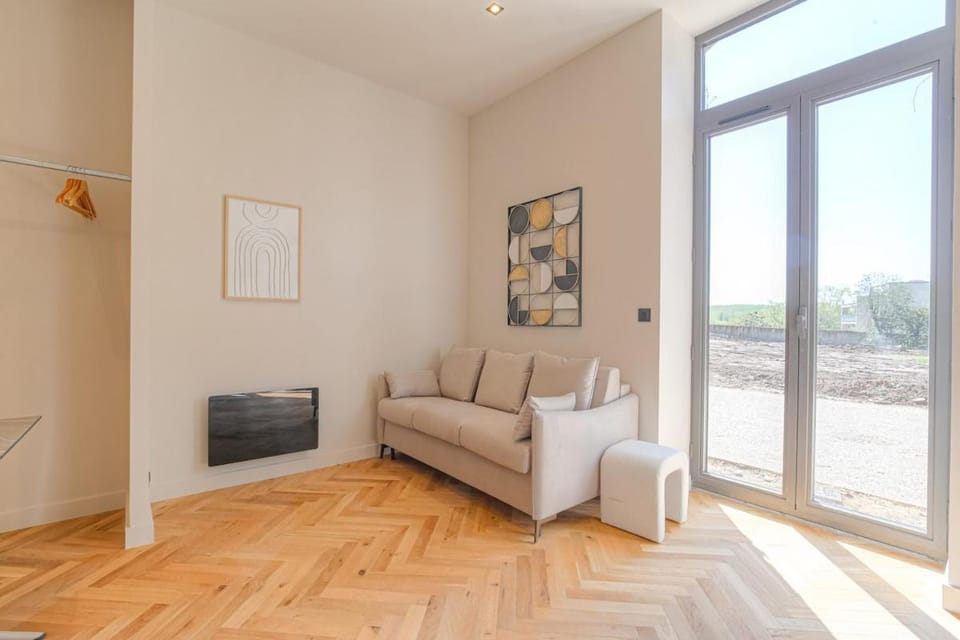 Studio lumineux avec terrasse, à deux pas de Lyon Apartment in Lyon