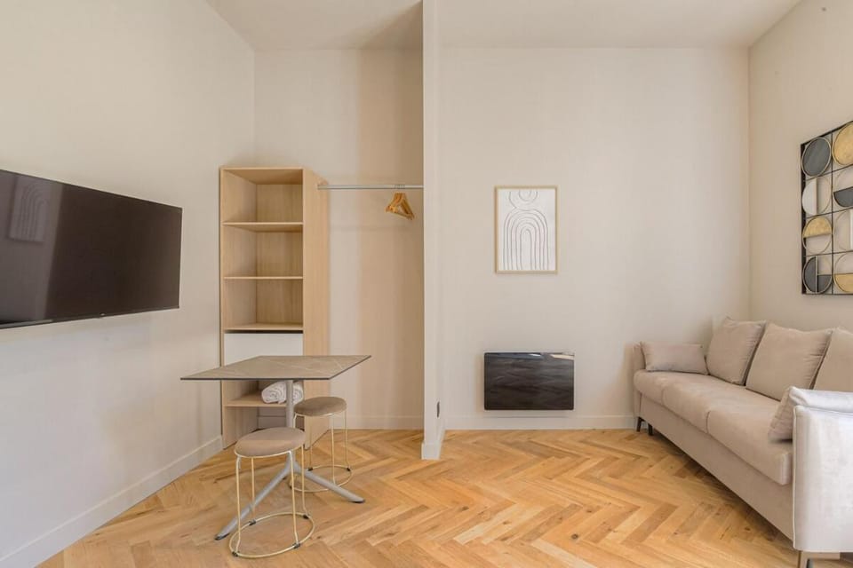 Studio lumineux avec terrasse, à deux pas de Lyon Apartment in Lyon