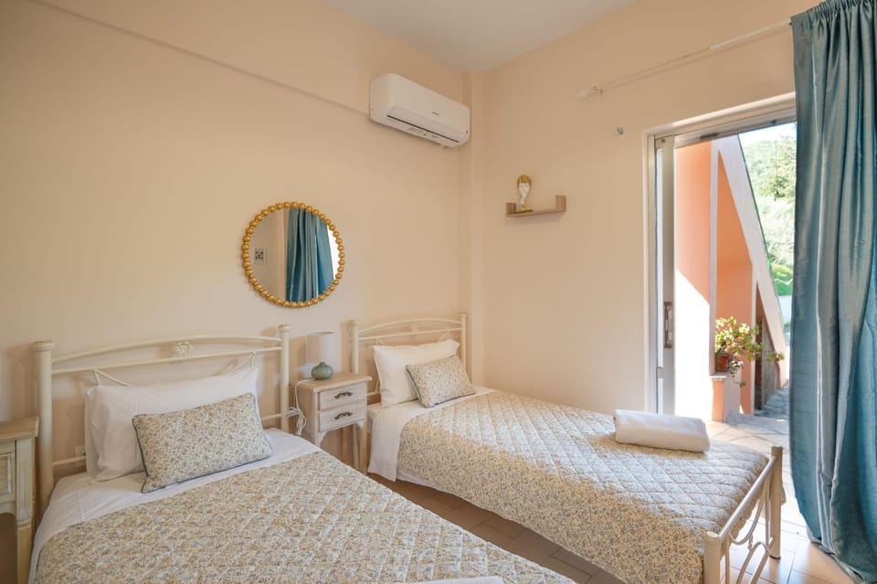 Bed, Bedroom, air conditioner