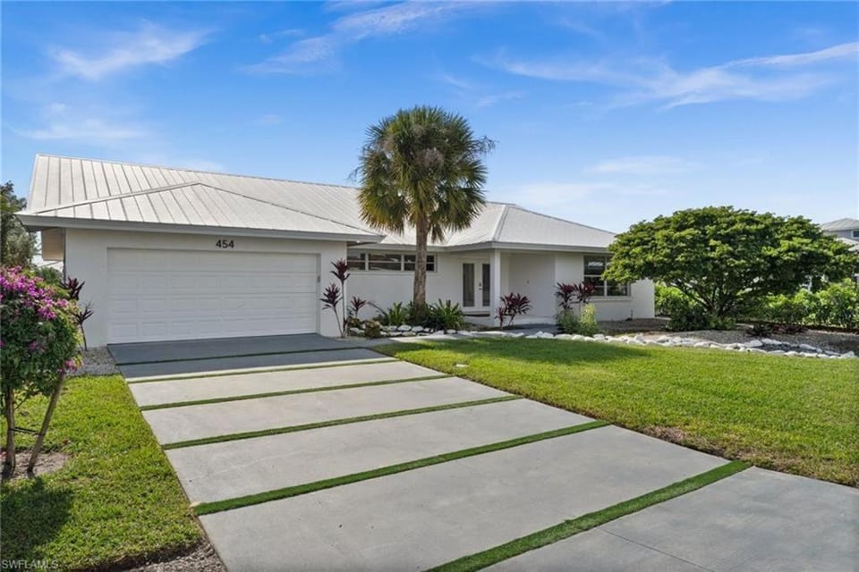 Flamingo Beach House - Water Lot - Canal View House in Vanderbilt Beach