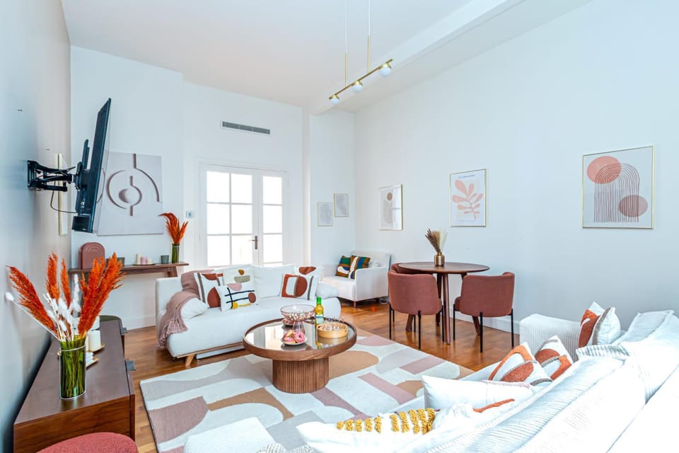 Living room, Seating area, Dining area
