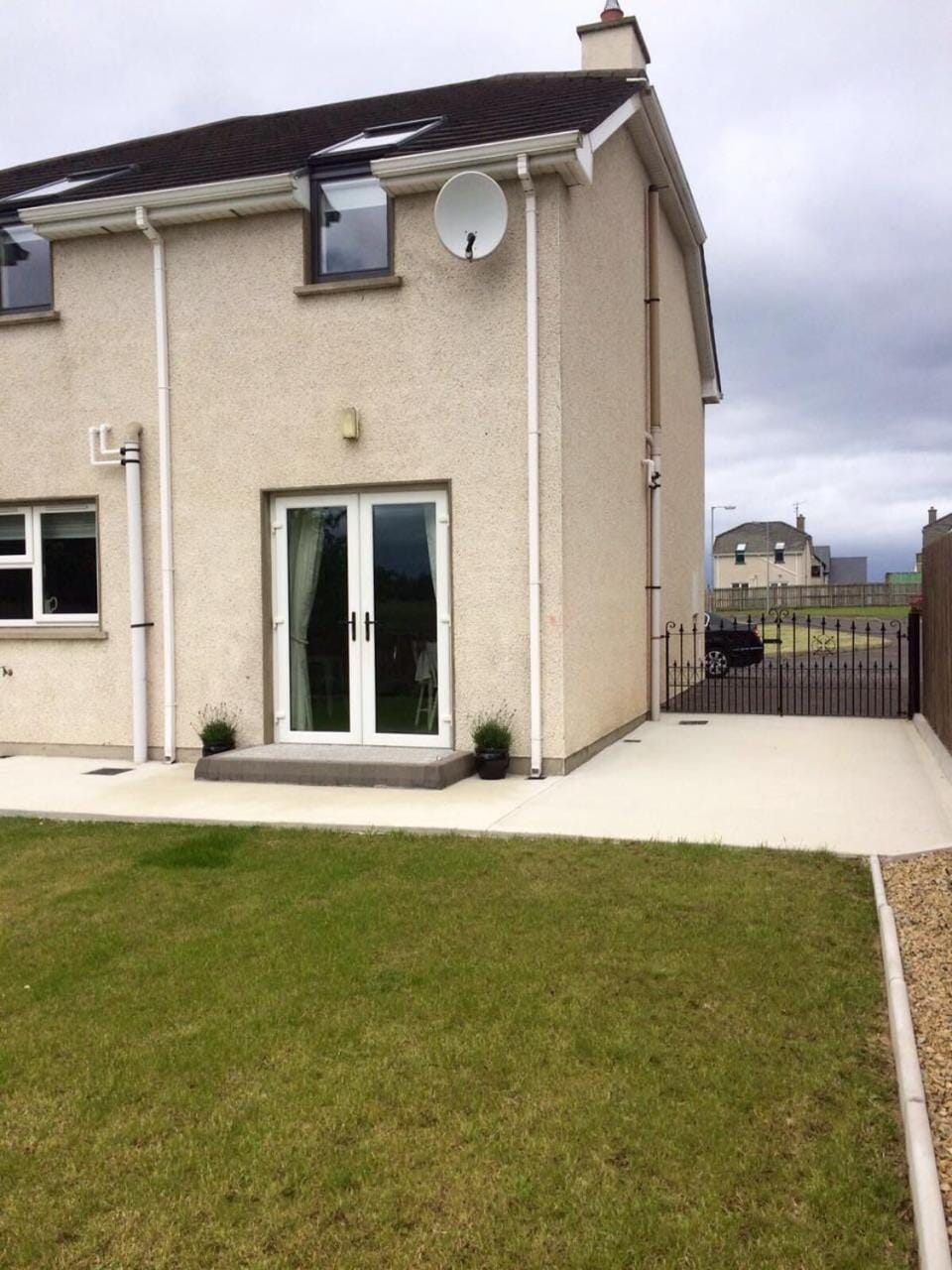 Property building, Day, Garden, Garden view, Mountain view