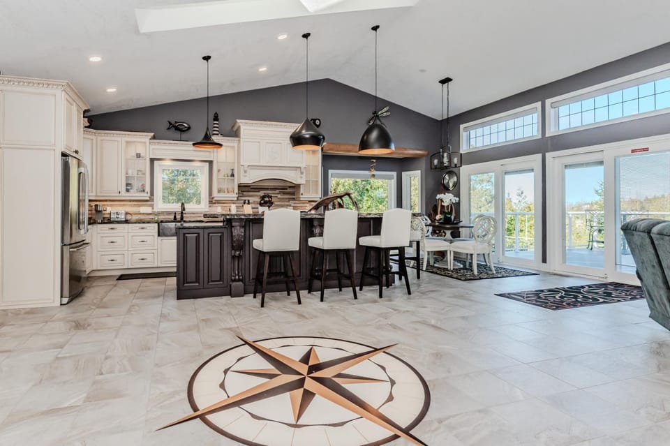 Dining area, kitchen