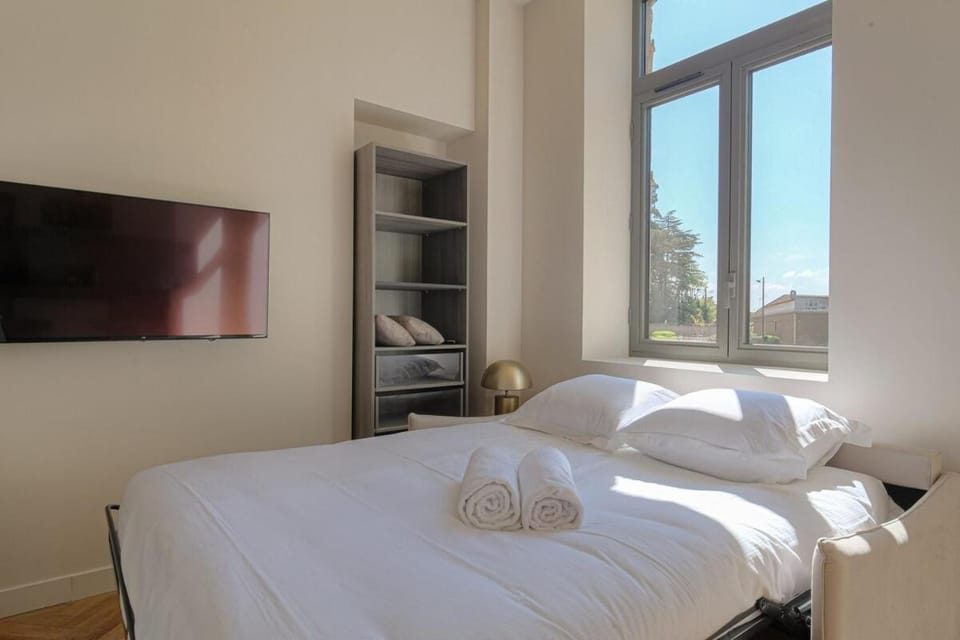 Splendide studio, terrasse ensoleillée, Ecully Apartment in Lyon