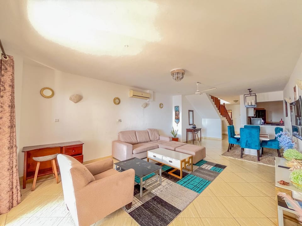 Living room, Seating area, Dining area, air conditioner