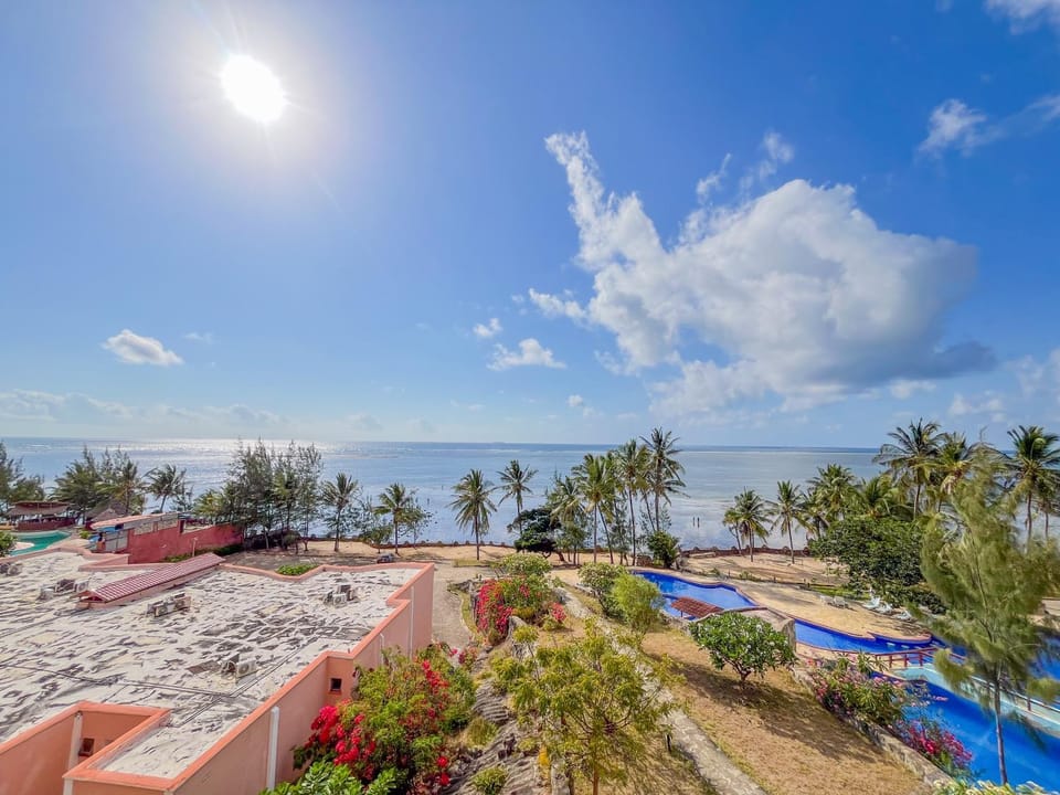 Property building, Day, Natural landscape, Beach, Pool view, Sea view, Swimming pool