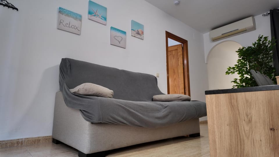 Bed, TV and multimedia, Living room, air conditioner