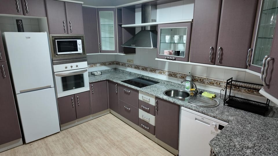 Coffee/tea facilities, Kitchen or kitchenette, dishwasher, oven, pet friendly, toaster