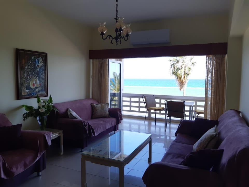 Beachfront Bliss 3BR Apt with Panoramic Sea View Apartment in Oroklini