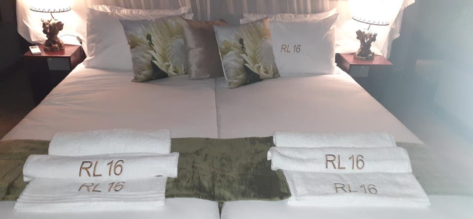 Bedroom, towels