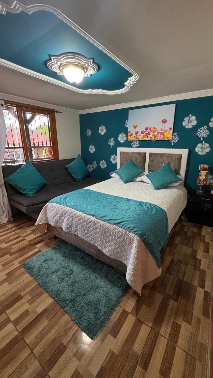 Bed, Photo of the whole room, Seating area, Bedroom