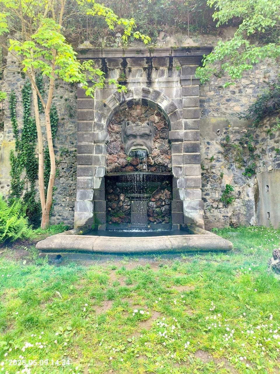 Nearby landmark, Garden