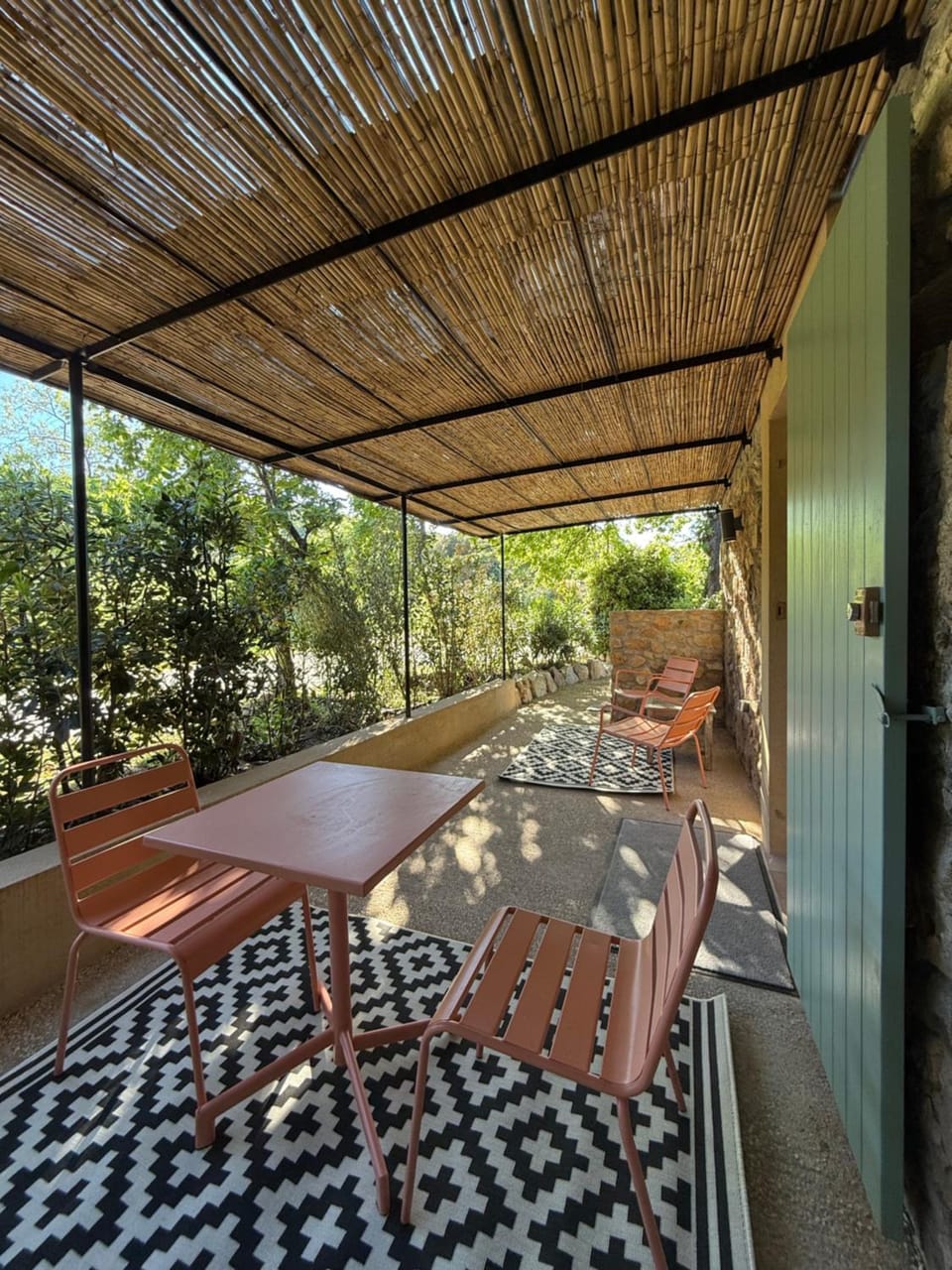 Patio, Day, Balcony/Terrace, Dining area