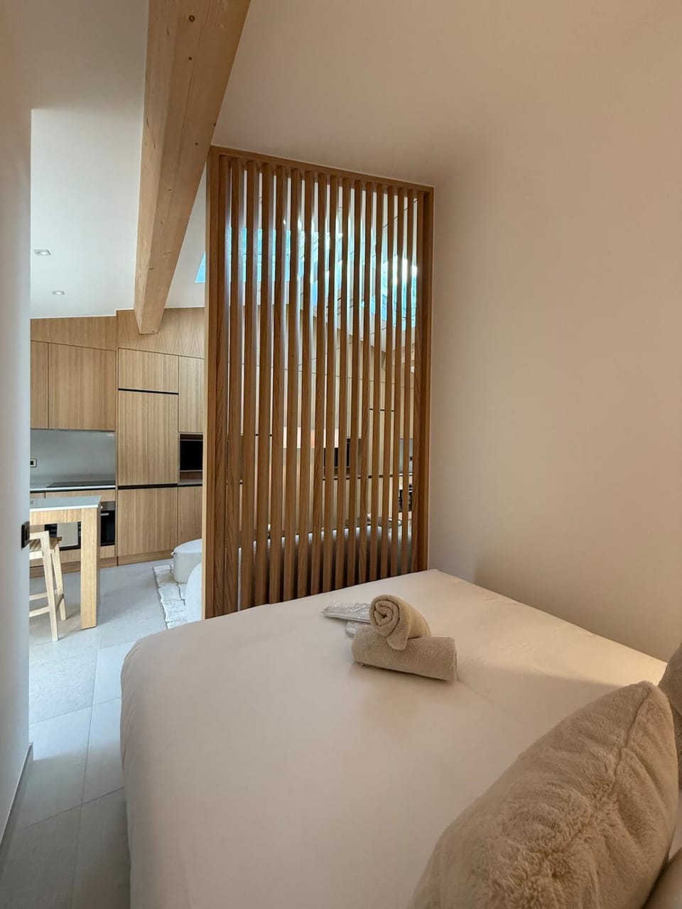 Bed, Photo of the whole room, Bedroom, towels