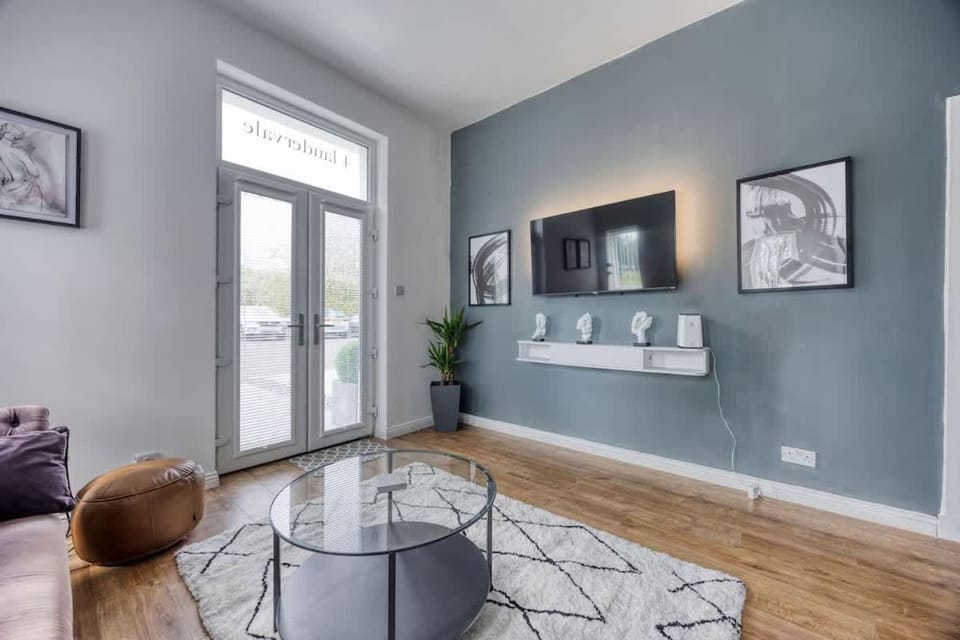 2 Bedroom in the Heart of Loch Lomond House in Scotland