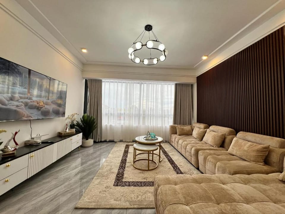 The executive modernly and elegantly furnished three bedroom apartment with swimming pool ,fully equipped gym and other facilities in kilimani Apartment in Nairobi